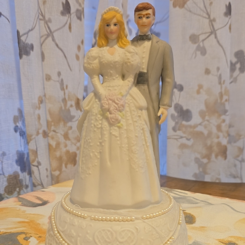 Vintage America White and Gray Wedding Cake Toppers